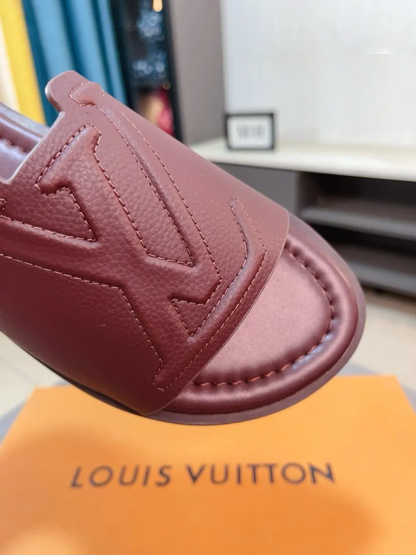 Men's shoes 💰300🌸🌸LV Ordinary men's spring and summer slippers, uppers imported from Italy, cowhide fabric, logo graphics, high-quality craftsmanship, soles: original soles specially provided by the original factory, exclusive movable molded soles super comfortable, original factory single goods, 🔍🔍high quality, you can enter and exit the counter at will, welcome to compare, size 38-45